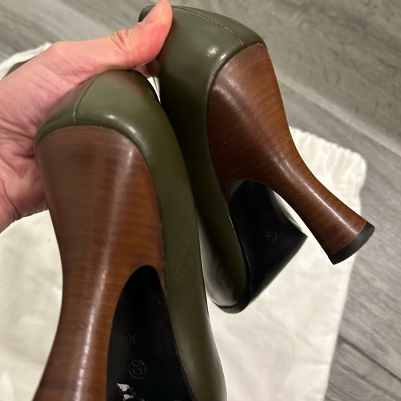 The Row Leather Pumps - Picture 6 of 7